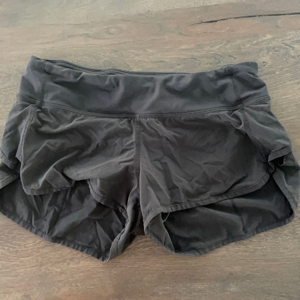 Short lululemon running shorts size 6 black